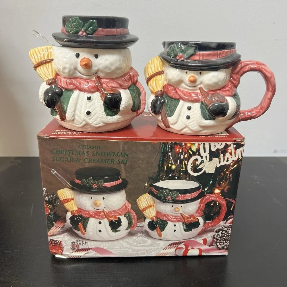 Vintage Ceramic Christmas Sugar & Creamer Set.‎